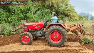 Mahindra 585 yovo tech Plus 4wd tractor goes to 9piont spring cultivater performance in farmland