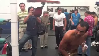 Juan Manuel Marquez Pops the Speedbag Poncha pera de Box entrenando