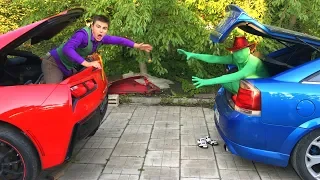 13+ Mr. Joe in Trunk Corvette VS Green Man in Trunk Opel Vectra OPC w/ Magic