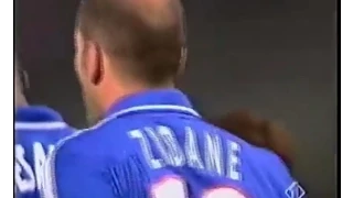 Zinedine Zidane vs FIFA World Stars 2000