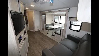 A Winning Floorplan for Families- Small & Lite weight -2022 Shadow Cruiser 259BHS Bunk model Trailer