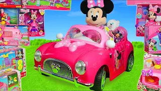 Um carro antigo da Minnie Mouse para crianças