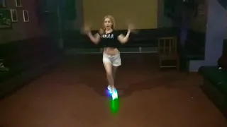 Зомб - девочка хочет движа танец