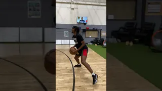 Tyrese Maxey creating separation off the dribble 👌🏾 #shorts