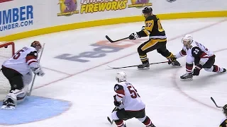 Sidney Crosby nets ridiculous backhand