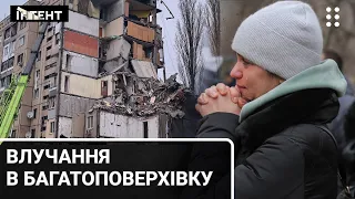 Серед загиблих є діти. Дрон знищив під'їзд багатоповерхівки в Одесі.