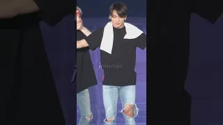 The magic trick only Jungkook knows 😍 Jungkook rocked, Yoongi shocked 😂🤣