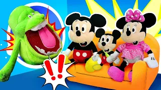 Le monstre & d'autres aventures avec la famille de Mickey Mouse. Vidéo avec jouets pour enfant