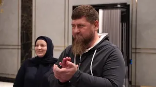 Рамзан Кадыров, Этим вечером по приглашению Ахмата Кадырова мы вместе с семьей собрались на ифтар.⠀