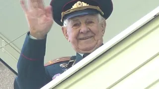 Оркестр пятый год подряд поздравляет ветерана в Одессе 9 мая