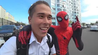 Человек-паук сорвал линейку на 1 СЕНТЯБРЯ!!!  Пранк Spider-man