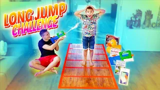 Celui qui saute le plus loin gagne l'iPhone ! (Long Jump Challenge)