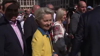 Ursula von der Leyen salutes Ukraine on its Independence Day and attends the unfurling of giant flag