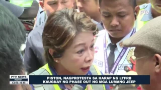 Piston, nagprotesta sa harap ng LTFRB kaugnay ng phase-out ng mga lumang jeep