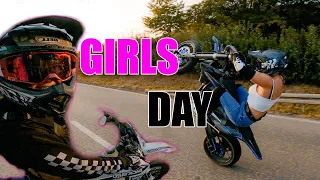 WHEELIES MIT DEN GIRLS