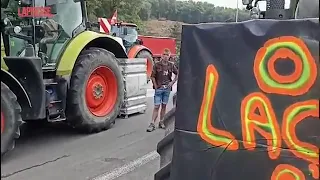 Francia, proteste degli agricoltori: bloccata l'autostrada al confine con la Spagna