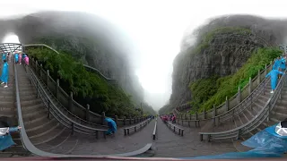 999 Stairs at Heaven's Gate, Tianmen Mountain, China (360 Video)