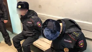 Закладчики мефедрона в одежде полиции