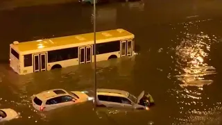 Ливни затопили Тольятти. Машины тонули прямо посреди дорог вместе с пассажирами