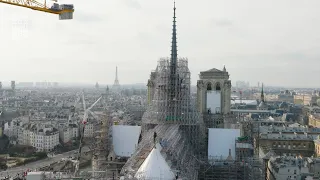 Pose des premiers éléments de la couverture de Notre-Dame de Paris