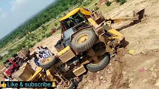 CAT BACKHOE LOADER ACCIDENT, HELPING ANOTHER 2 JCB BACKHOE  LOADER