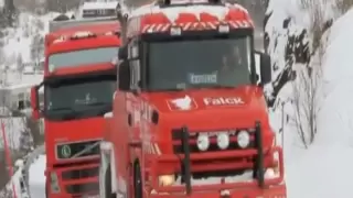 Norvēģijā no kalna nogāzies kravas auto
