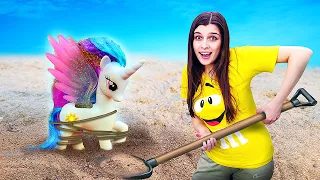 Видео для детей — Маша помогает литл пони Эплджек — Маленькие пони, пиратский корабль и сокровища!