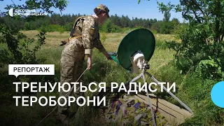 На Кіровоградщині тероборонівці тренуються розгортати радіостанцію та кодувати зв'язок