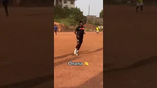 Andre Onana plays pickup after being sent home from the World Cup 🇨🇲 (via @Andre Onana)