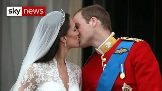 Royal Wedding: Will & Kate Kiss On The Balcony