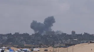 Large smoke plume rises in direction of eastern Rafah