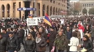 Putin in Armenia: "A Kiev protesta ben orchestrata"