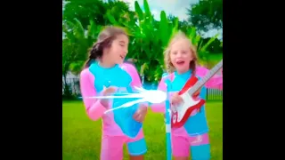 Nastya and Evelyn sing you can song