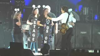 Paul McCartney Brings People Onstage - Little Rock, AR 4/30/16