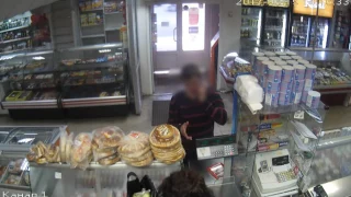 В Воронеже дерзкий грабитель попытался убежать с продуктами из магазина