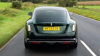 New Rolls-Royce Spectre in Dark Emerald | Electric Range 329 mi / 530 km