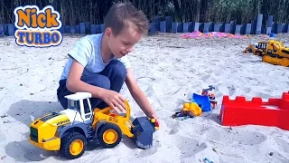 BRUDER на пляже СПЕЦТЕХНИКА детям Откапываем игрушки из мультиков Едим на Молнии Маккуин BRUDERToy