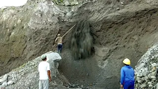 Dropping Sand on The Left Cliff And Coral to Cover The Hole