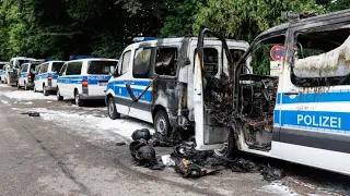 Brandanschlag: Mehrere Polizeibusse in München in Brand gesetzt