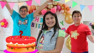 Fizemos uma festa de aniversário para a mamãe - Família Maria Clara e JP