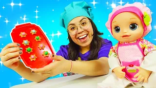 La muñeca bebé Alive prepara galletas. Peppa juega con los bebés. Como mamá.