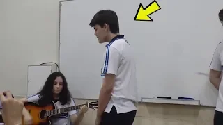 Estudiantes TÍMIDOS Sorprenden a su Clase con su Increíble VOZ