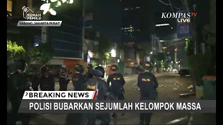 Detik-detik Polisi Pukul Mundur Massa dengan Tembakan Gas Air Mata di Jalan Sabang