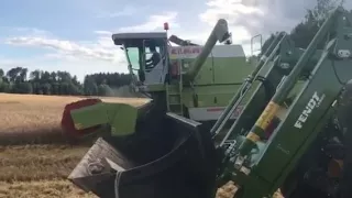 Claas Dominator 58s and Fendt 516.