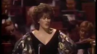 Dame Kiri Te Kanawa sings "O, Holy Night"