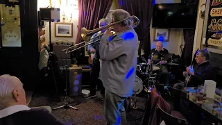 Running Wild - The Alley Cats Dixieland Jazz Band.