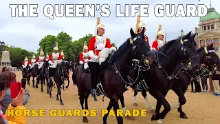 🇬🇧 Changing of the Queen's Life Guard at Horse Guards Parade