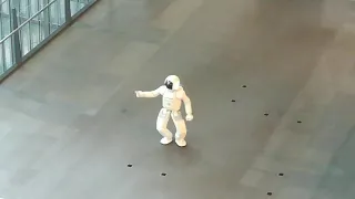 ロボット「ASIMO（アシモ）」