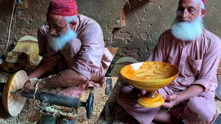Experience Carpenter Make a Wooden Bowl || How Wooden Bowl are Made || Woodturning into Bowl