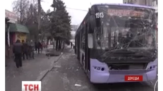 Артилерійський снаряд влучив у тролейбус в Донецьку